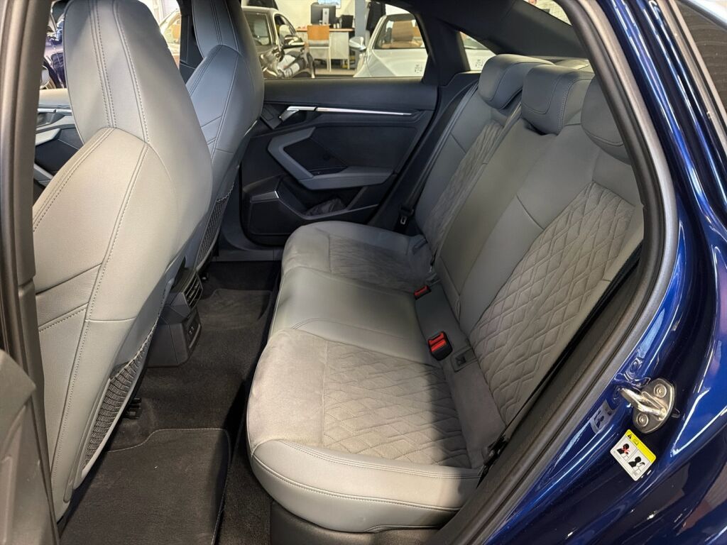 Audi S3 2024 Sininen