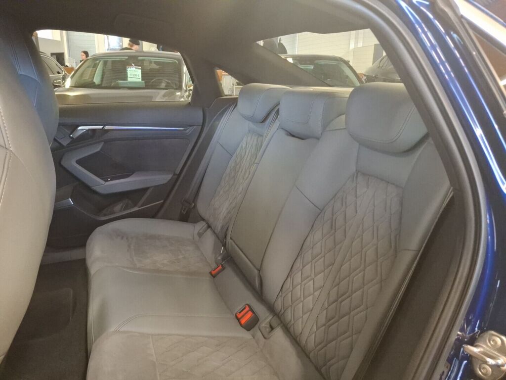 Audi S3 2024 Sininen