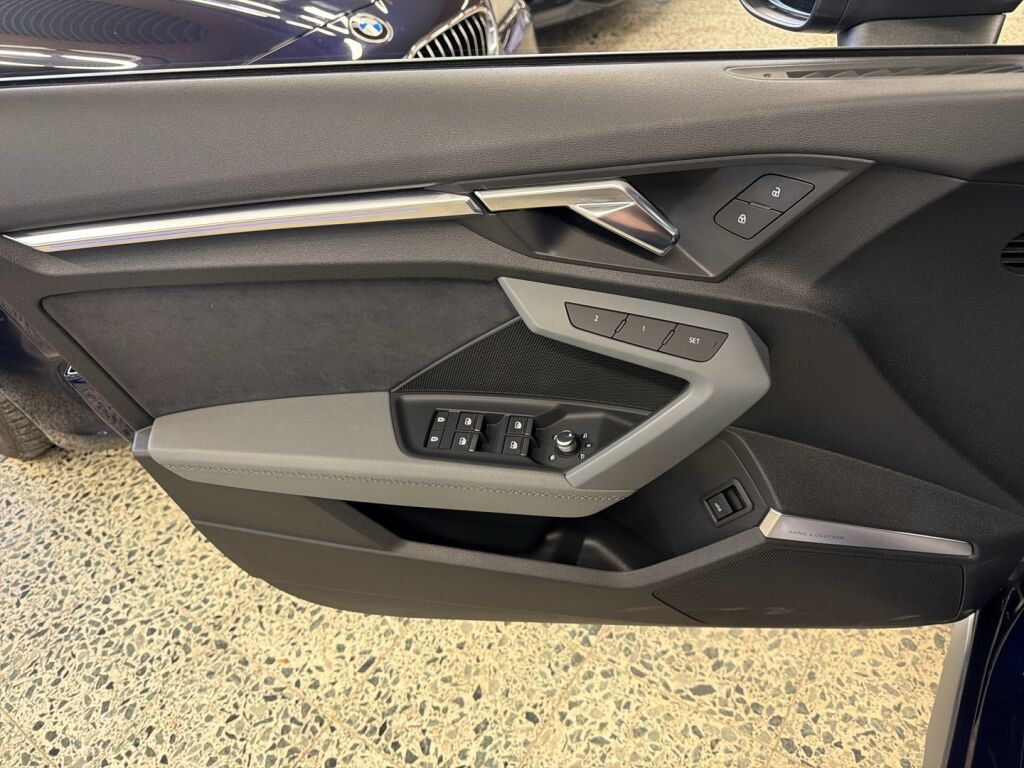 Audi S3 2024 Sininen