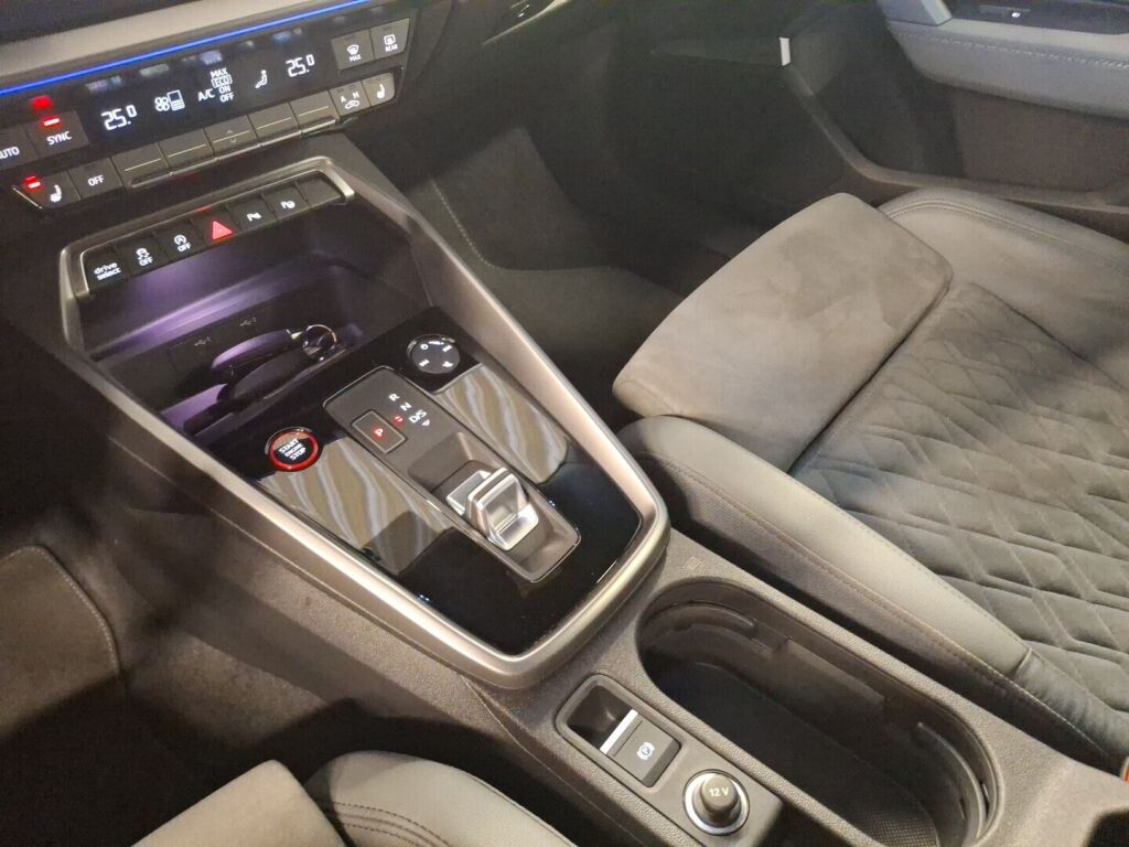 Audi S3 2024 Sininen