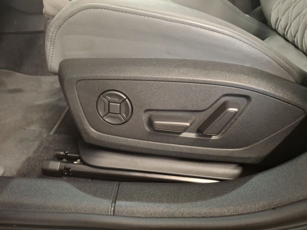 Audi S3 2024 Sininen