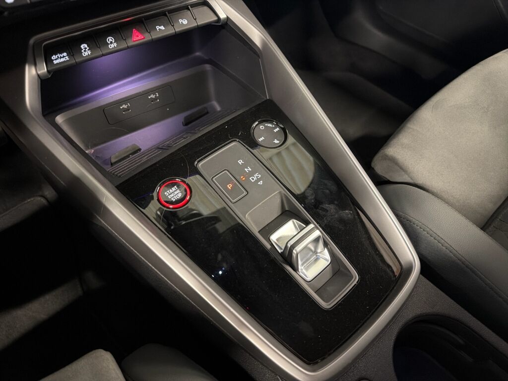 Audi S3 2024 Sininen