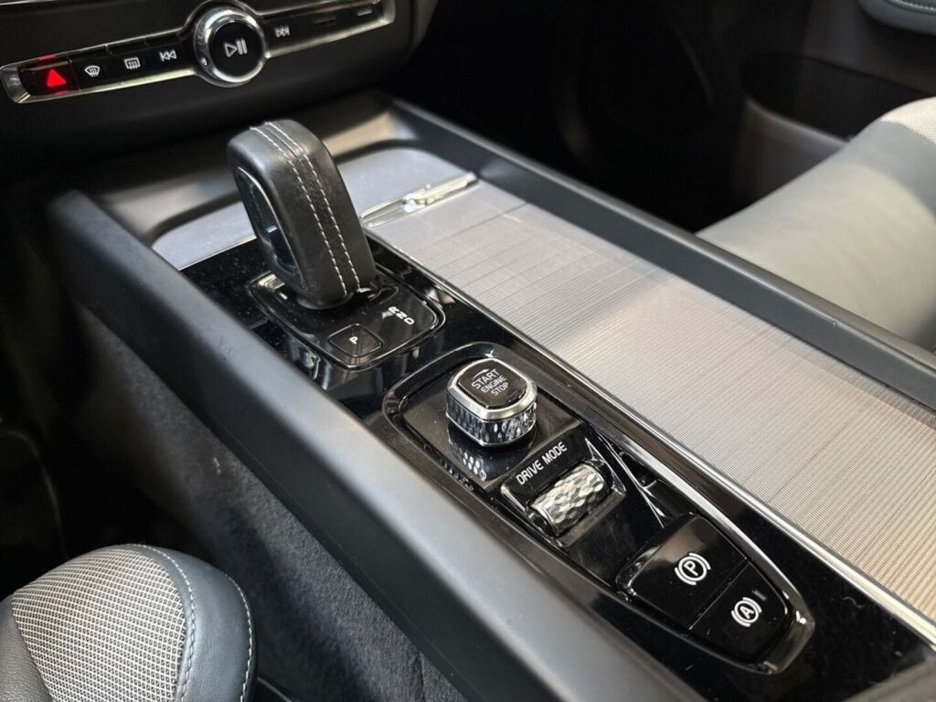 Volvo XC60 2020 Sininen