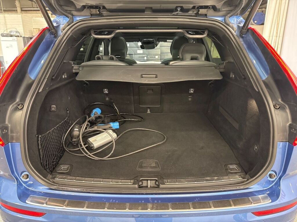 Volvo XC60 2020 Sininen