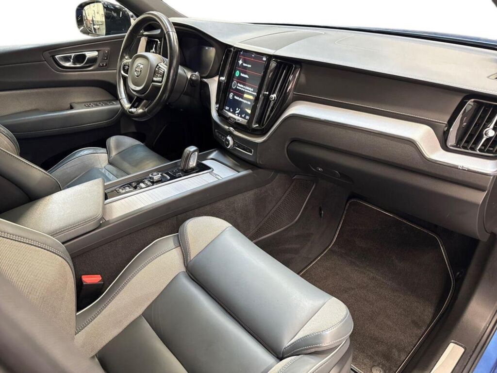 Volvo XC60 2020 Sininen