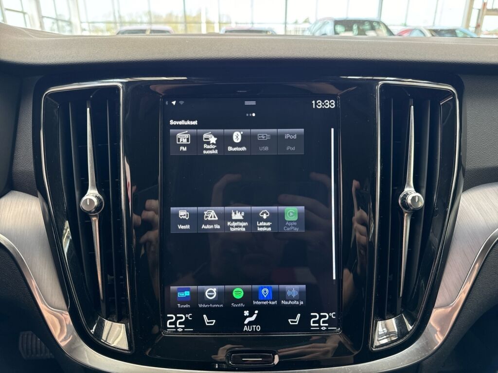 Volvo V60 2020 Musta