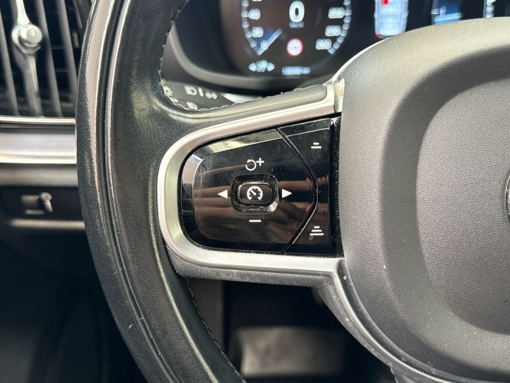 Volvo V60 2020 Musta