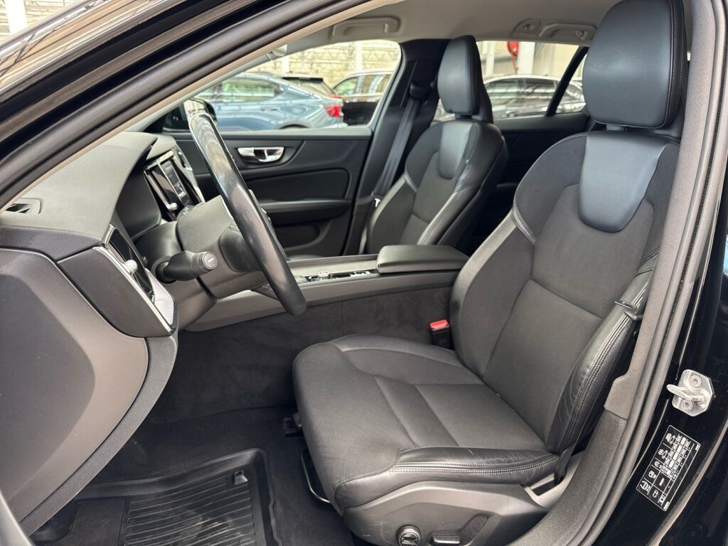 Volvo V60 2020 Musta