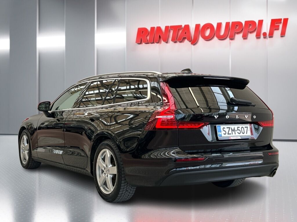 Volvo V60 2020 Musta