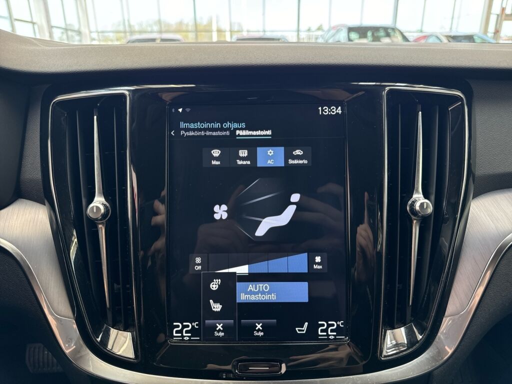 Volvo V60 2020 Musta