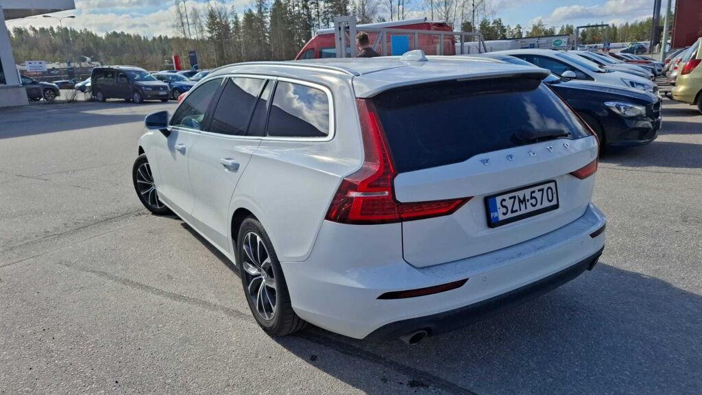 Volvo V60 2019 Valkoinen