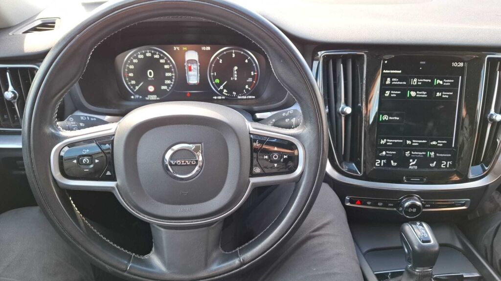 Volvo V60 2019 Valkoinen