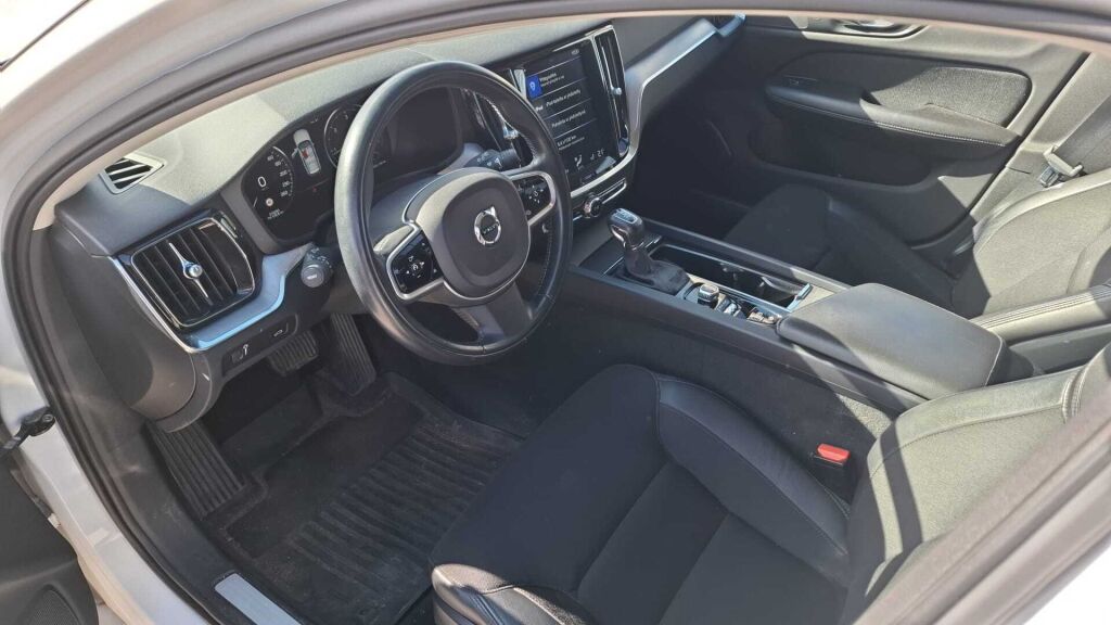 Volvo V60 2019 Valkoinen