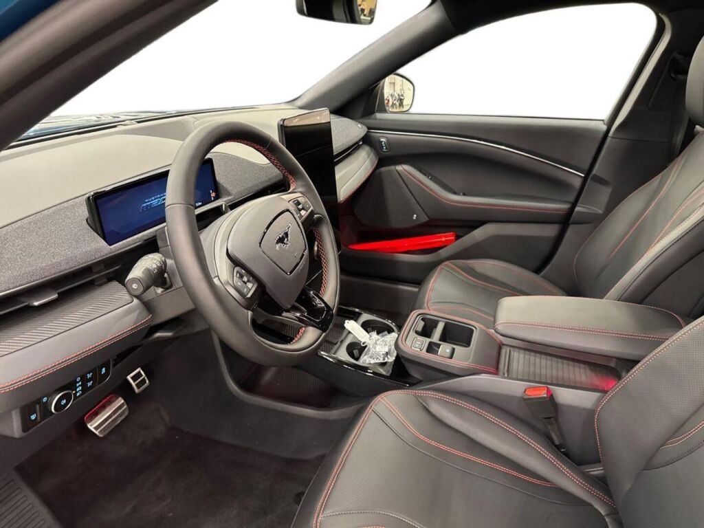 Ford Mustang Mach-E 2026 Sininen