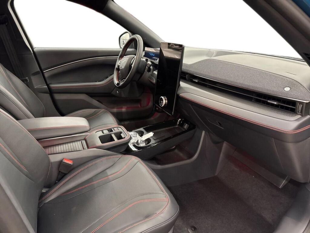 Ford Mustang Mach-E 2026 Sininen