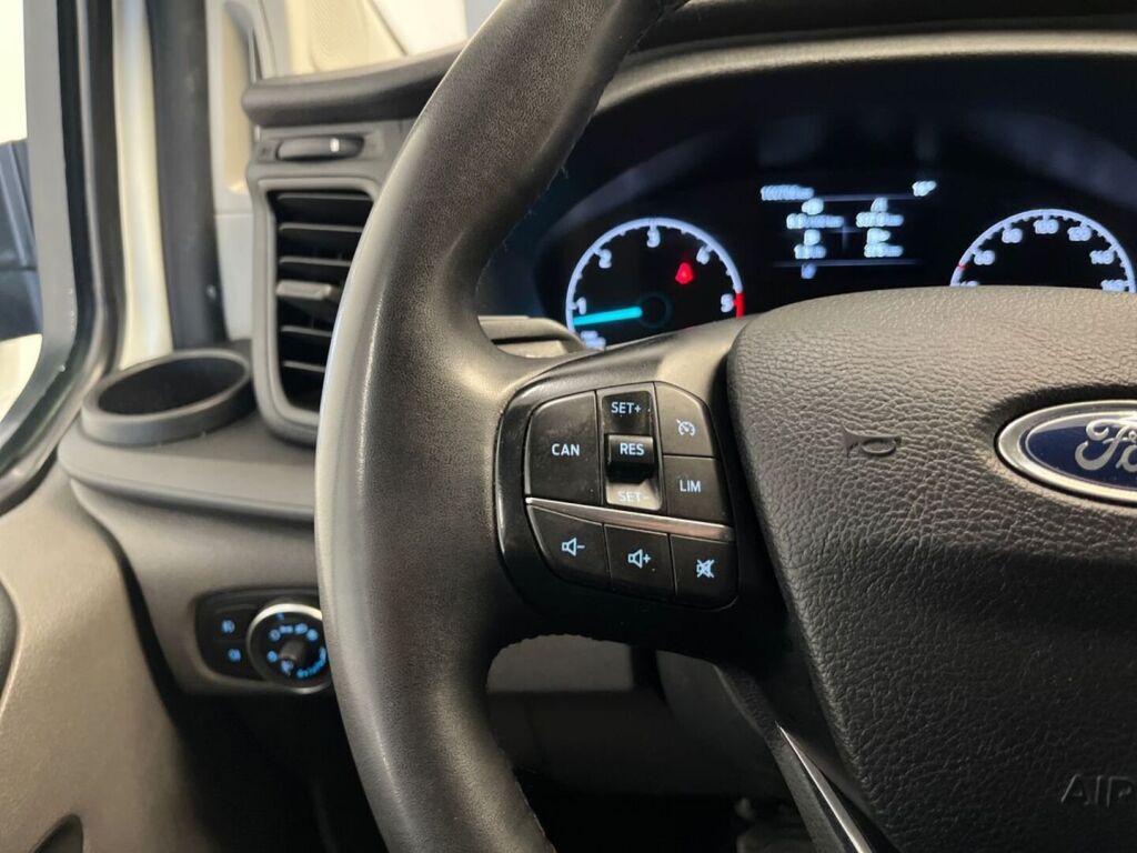 Ford Transit Custom 2023 Valkoinen/ Frozen White