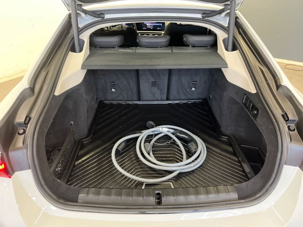 BMW i4 2023 9