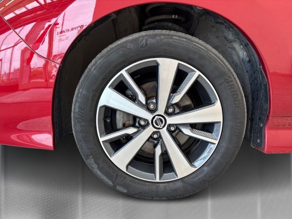 Nissan Leaf 2022 Metalli punainen