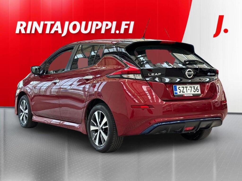 Nissan Leaf 2022 Metalli punainen