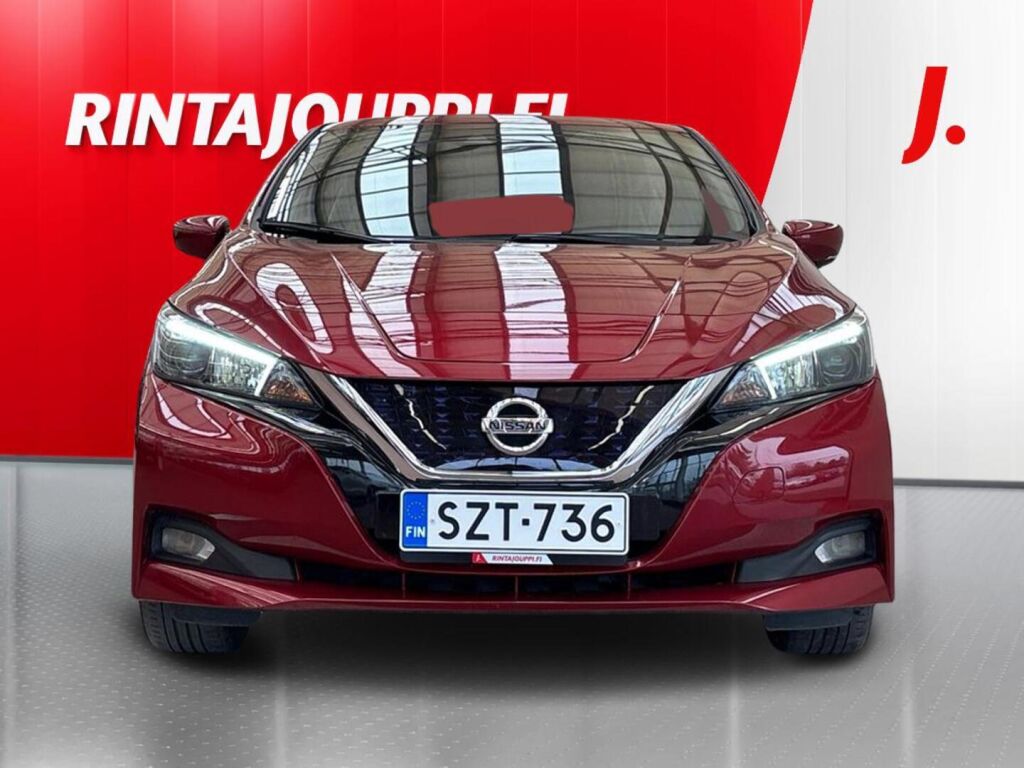 Nissan Leaf 2022 Metalli punainen