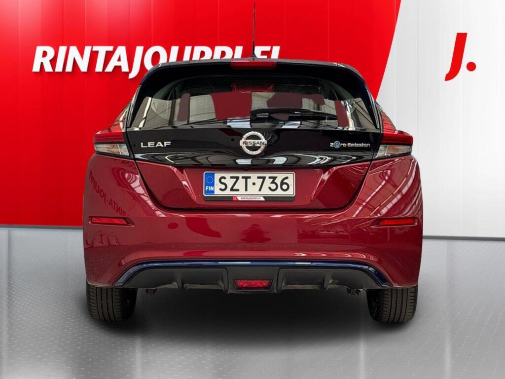 Nissan Leaf 2022 Metalli punainen