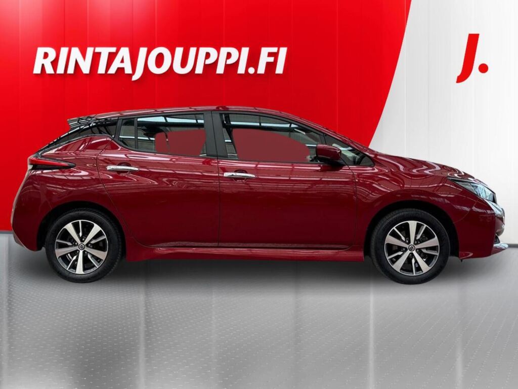 Nissan Leaf 2022 Metalli punainen