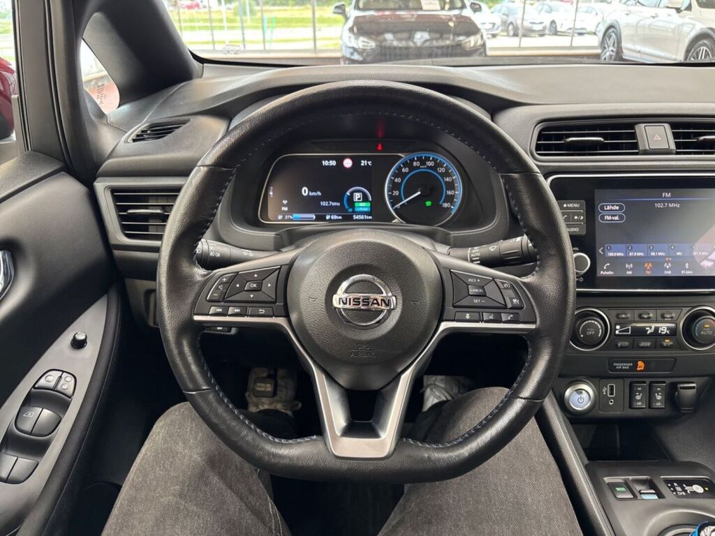 Nissan Leaf 2022 Metalli punainen