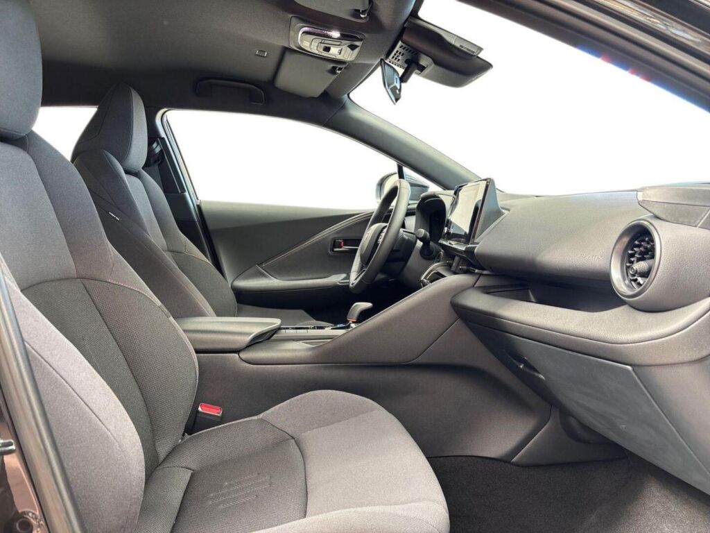 Toyota C-HR 2025 Musta