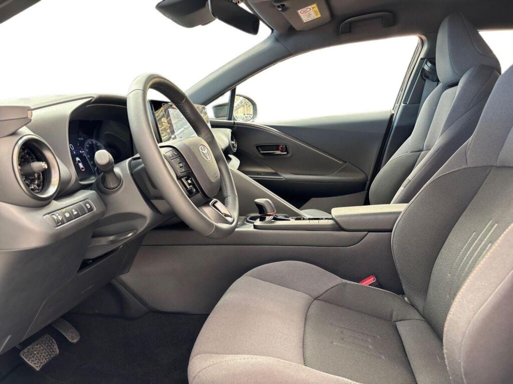 Toyota C-HR 2025 Musta