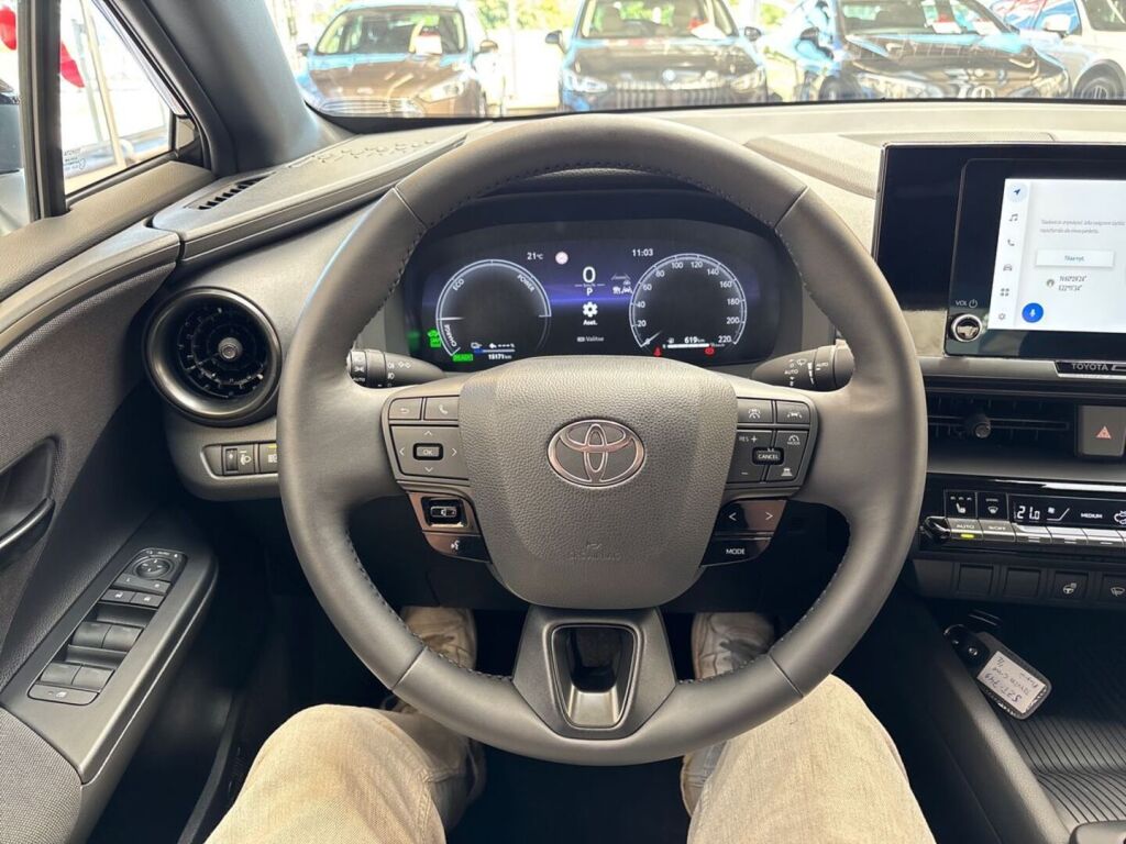 Toyota C-HR 2025 Musta
