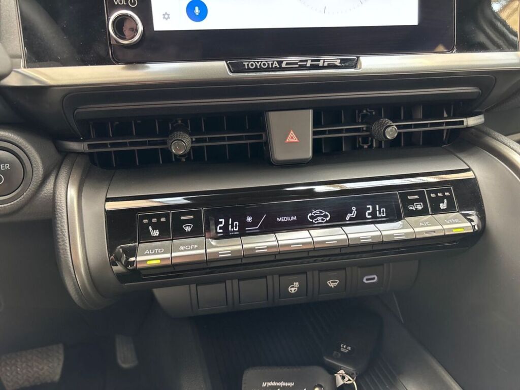 Toyota C-HR 2025 Musta