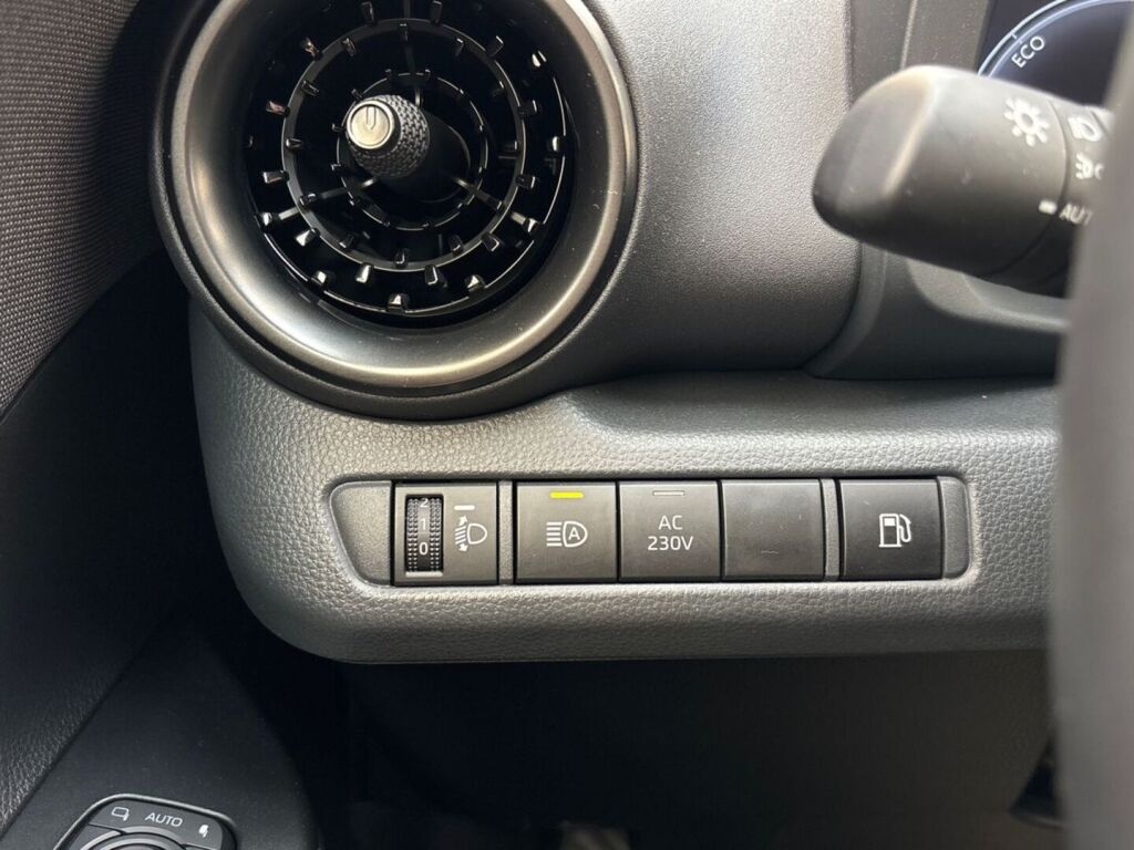 Toyota C-HR 2025 met. hopea