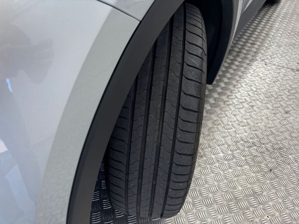 Toyota C-HR 2025 met. hopea