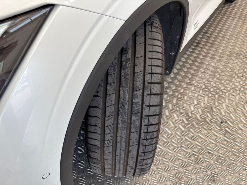 Polestar 2 2021 Metalli valkoinen