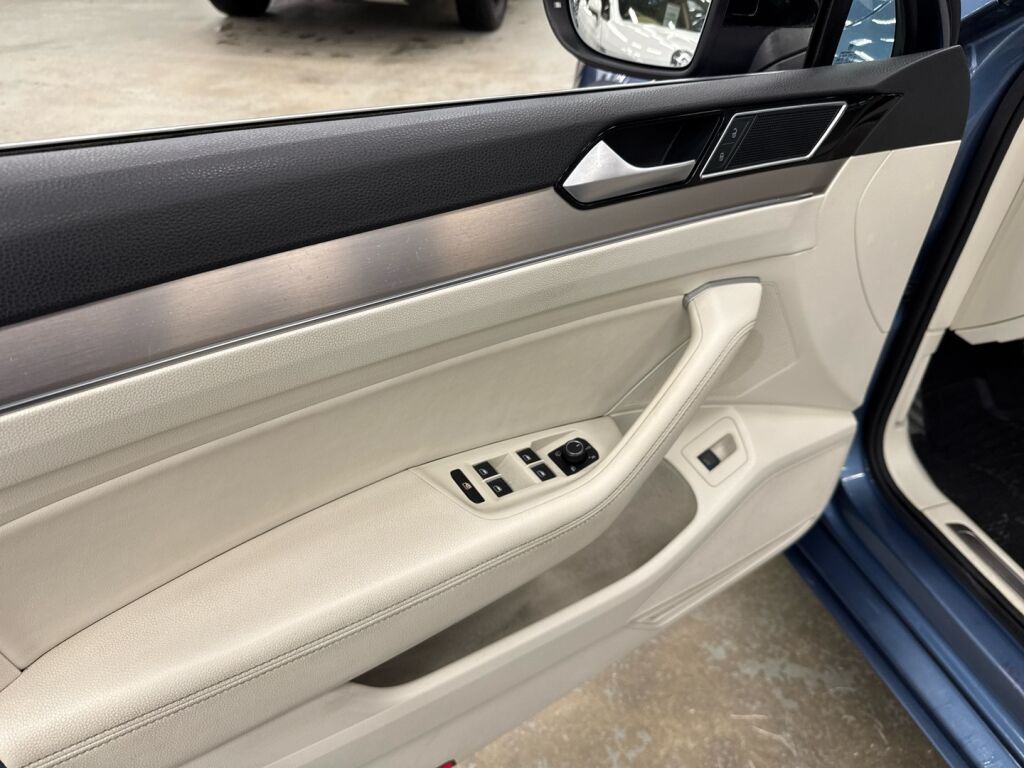 Volkswagen Passat 2015 Sininen