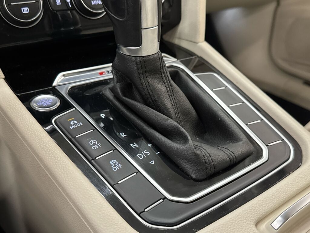 Volkswagen Passat 2015 Sininen