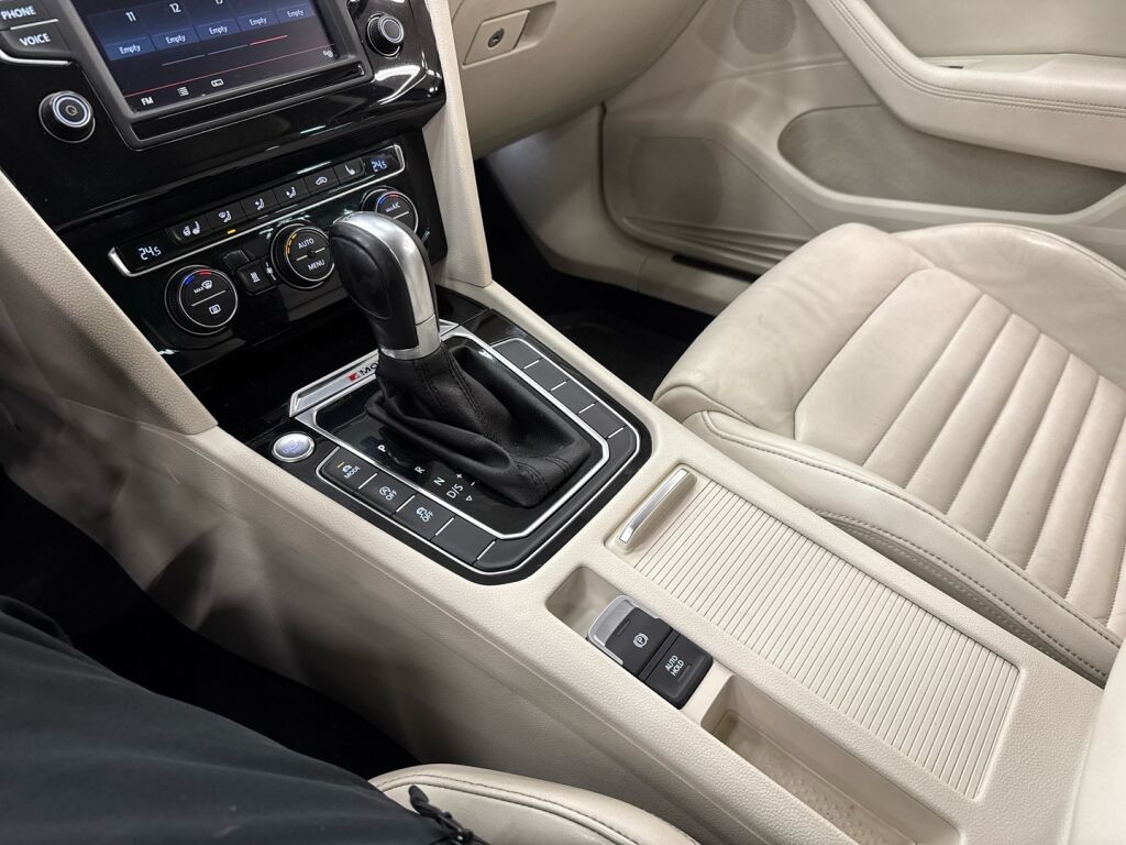 Volkswagen Passat 2015 Sininen