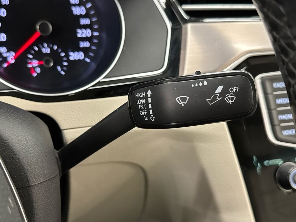 Volkswagen Passat 2015 Sininen