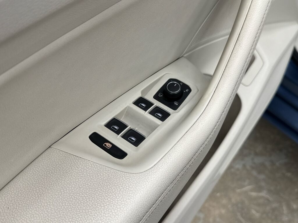 Volkswagen Passat 2015 Sininen