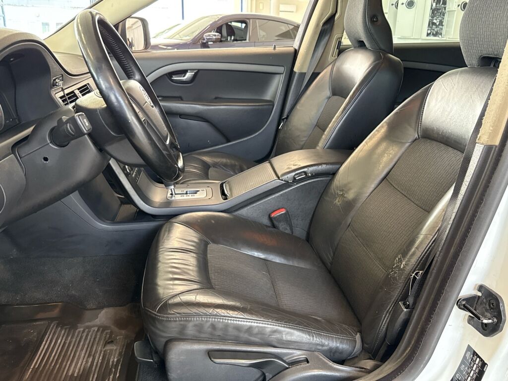 Volvo XC70 2009 Valkoinen