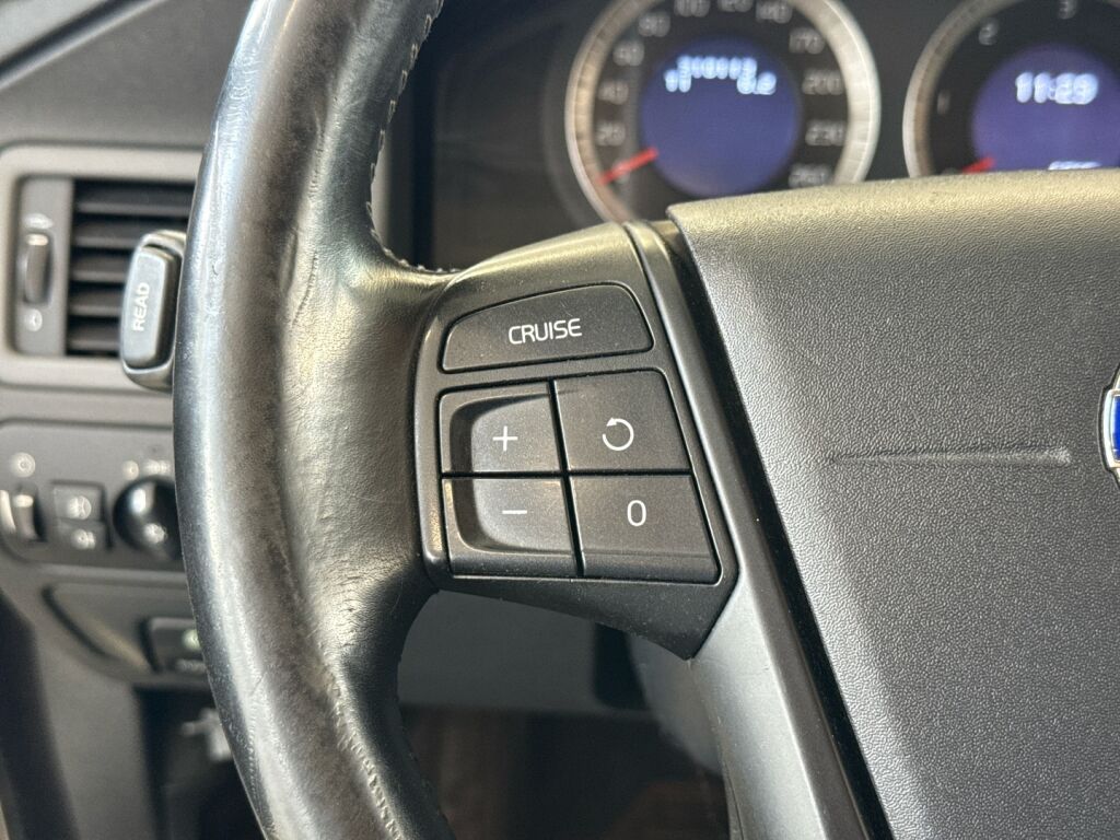 Volvo XC70 2009 Valkoinen