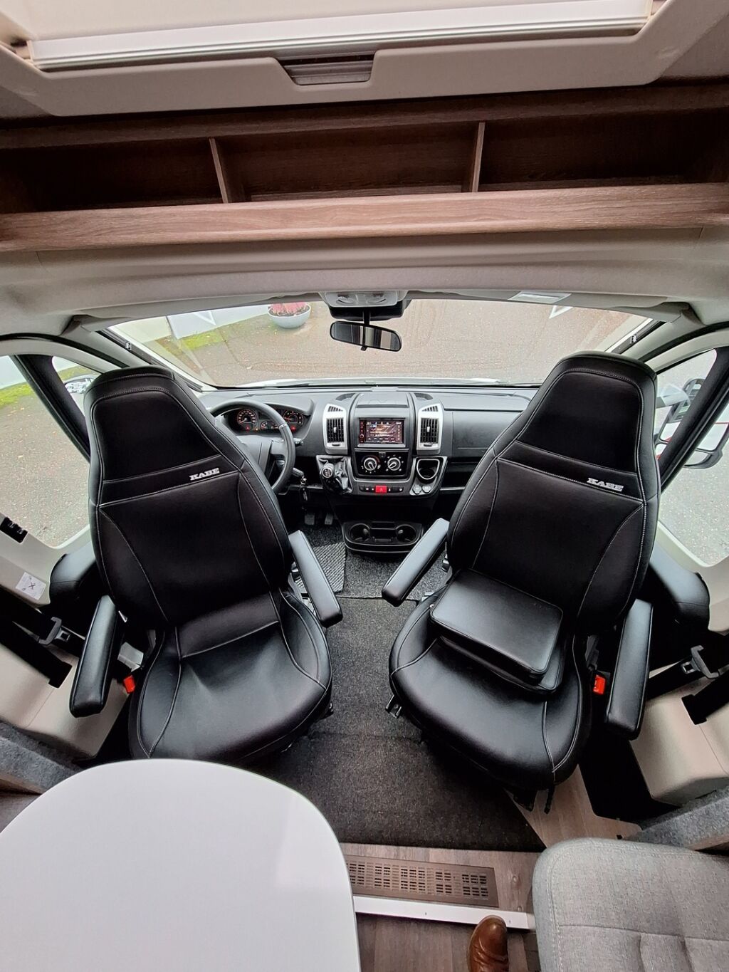 Kabe Travel Master Classic 740 LXL 2020 Valkoinen