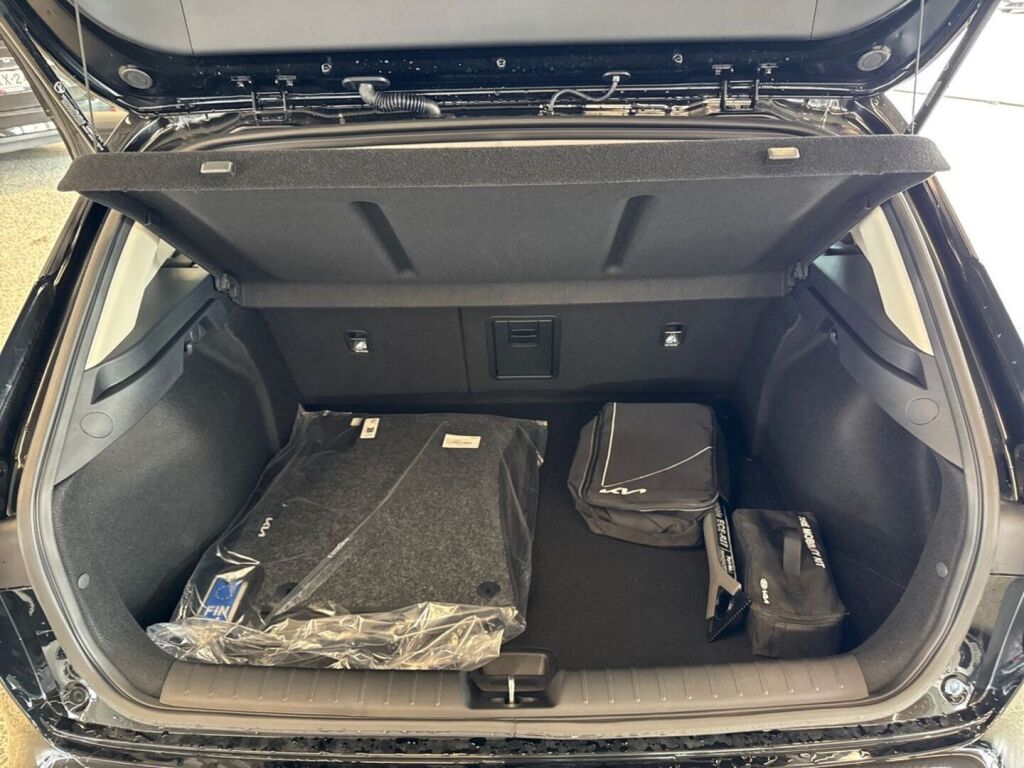 Kia K4 2026 Musta
