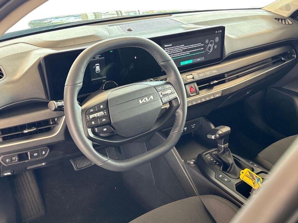 Kia K4 2026 Musta