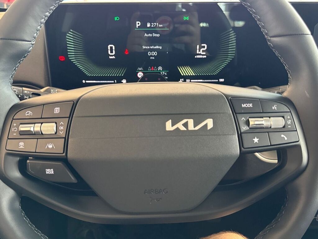Kia K4 2026 Musta