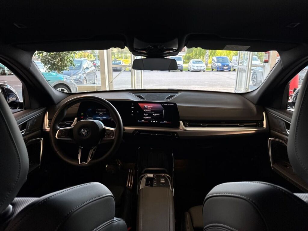 BMW iX2 2024 Musta