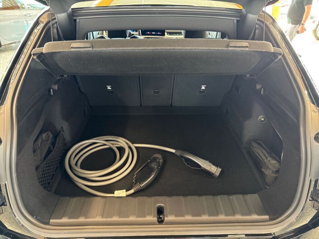 BMW iX2 2024 Musta