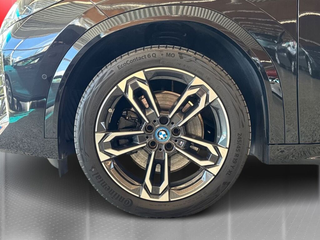 BMW iX2 2024 Musta