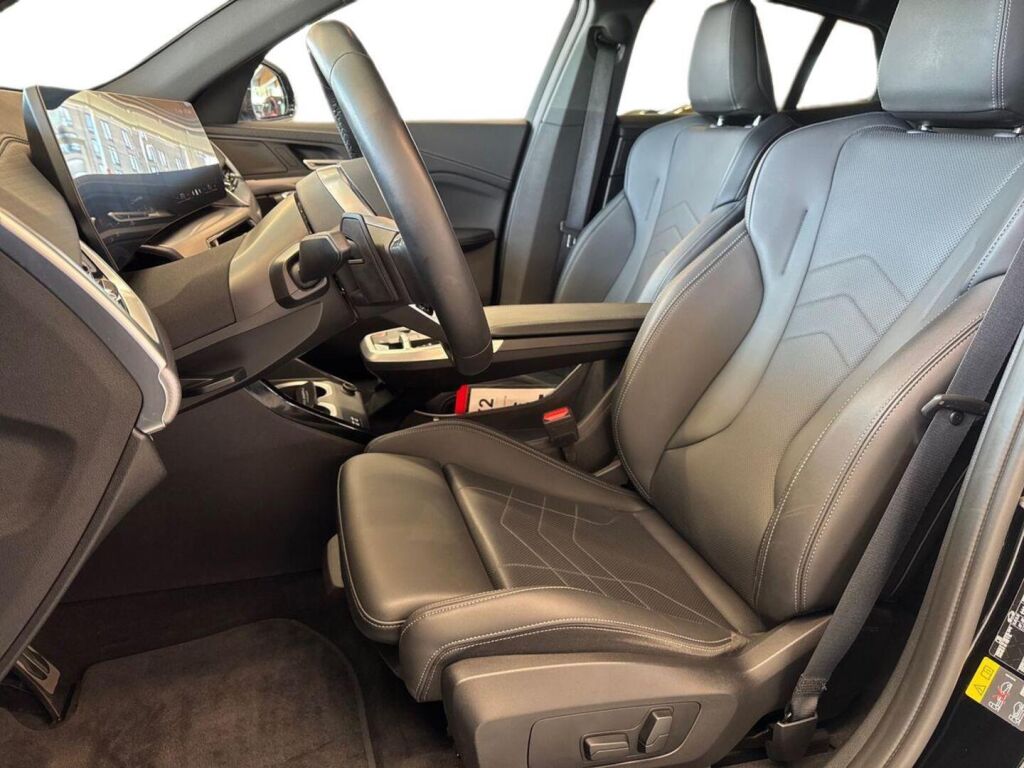 BMW iX2 2024 Musta