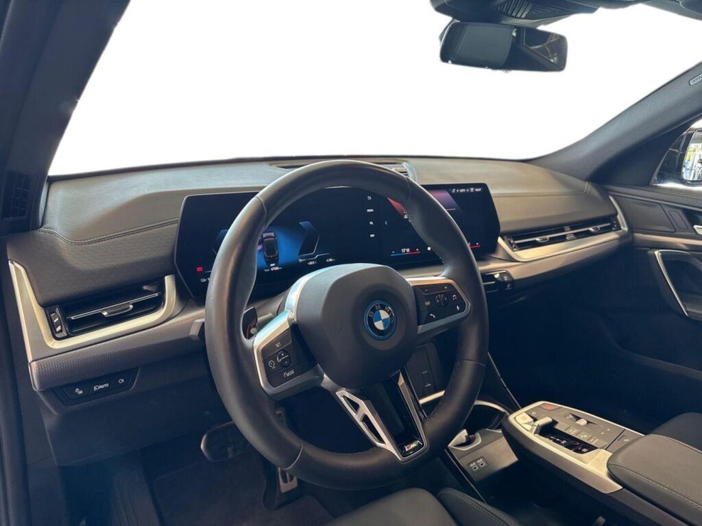 BMW iX2 2024 Musta